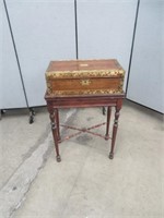VICTORIAN ROSEWOOD LAP DESK WITH KEY