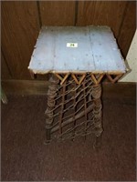 RUSTIC TREE WOOD & VINE STYLE PLANT STAND TABLE
