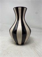 BLACK & WHITE VASE