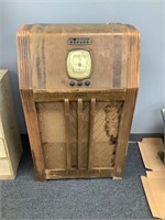 Antique Philco Radio   NOT SHIPPABLE