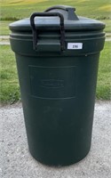 121 L Rubbermaid Garbage Can
