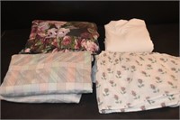 Flowered Duvet 66 x 86, Bed skirt & Sheets