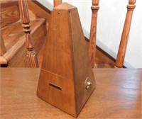 1970's Seth Thomas Pyramid #10 walnut metronome,