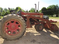 656 DIESEL TRACTOR W/WESTENDORF LOADER