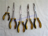SET OF NEEDLE NOSE PLIERS