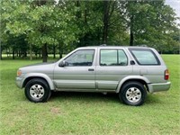 1999 Nissan Pathfinder LE