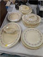 Dinner set by  Clarice Cliff