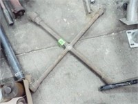 4 WAY LUG WRENCH LARGE TRUCK