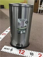 New trash step can