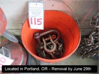 LOT, ASSORTED SHACKLES & EYELETS IN THIS BUCKET
