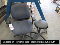 LOT, (1) PADDED OFFICE CHAIR & (1) STOOL ON