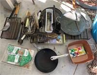 899 - COOKING PANS, BBQ UTENSILS, WIRE BASKETS