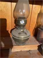 VINTAGE METAL BASE OIL LAMP