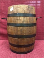 Oak barrel with metal handles