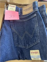 WRANGLER CLASSIC FIT JEANS 38 X 32