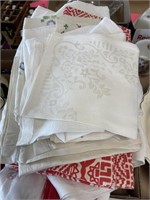 VINTAGE LINEN LOT