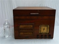 Vintage Olympic Shortwave Radio / Phonograph