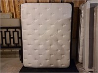 QUEEN MATTRESS & BOXSPRING