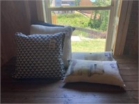 5PC ASSORTED PILLOWS
