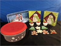 Pretty Christmas Lot-new 8 plate set & Container+
