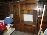 OAK FINISH ENTERTAINMENT CENTER