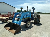 Ford 7000 diesel tractor w/ loader