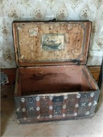 vintage blanket box , 29x17x20 hinges are