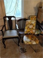 lot of kitchen chairs