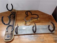 3 horseshoe decor items