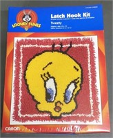 New Sealed Looney Tunes Tweety Hatch Hook Kit