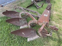 Dearborn 3-bottom, 3-pt hitch plow