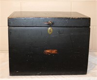 Painted lift top storage box (Some damage on top)
