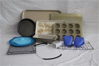 Bakeware, kitchenware etc 55l Sterilite tote