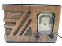 Vintage Philco Tube Radio. Untested.