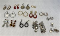 Lot of assorted earrings