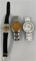 Lot of watches including a white fossil watch