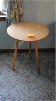 3 legged table