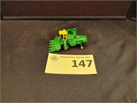 Ertl John Deere 95 1:64 Scale Miniature Combine