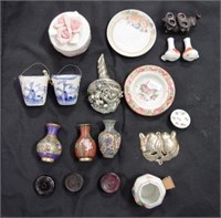 Box of various miniature Oriental trinkets