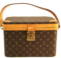 VINTAGE LOUIS VUITTON VANITY TRAVEL CASE