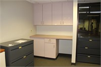 Work counter incl two upper cabinets, and lower st