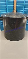 Graniteware covered stock pot
