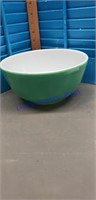 Vintage green Pyrex bowl