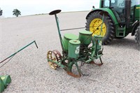 JOHN DEERE 246-247  2R PLANTER