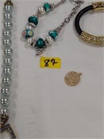 Fashion jewelry & costume bracelets
