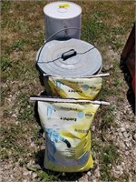 Lot with Cat Litter, Aluminum Can with lid, and 5
