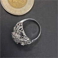 Bague martelée avec pierres blanches en argent 925