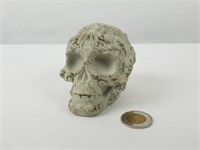 Crâne en ciment