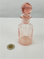 Flacon de parfum en verre moulé, Bayel ou Baccarat