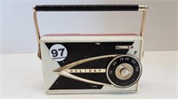 VINTAGE HOLIDAY AM TRANSISTOR RADIO